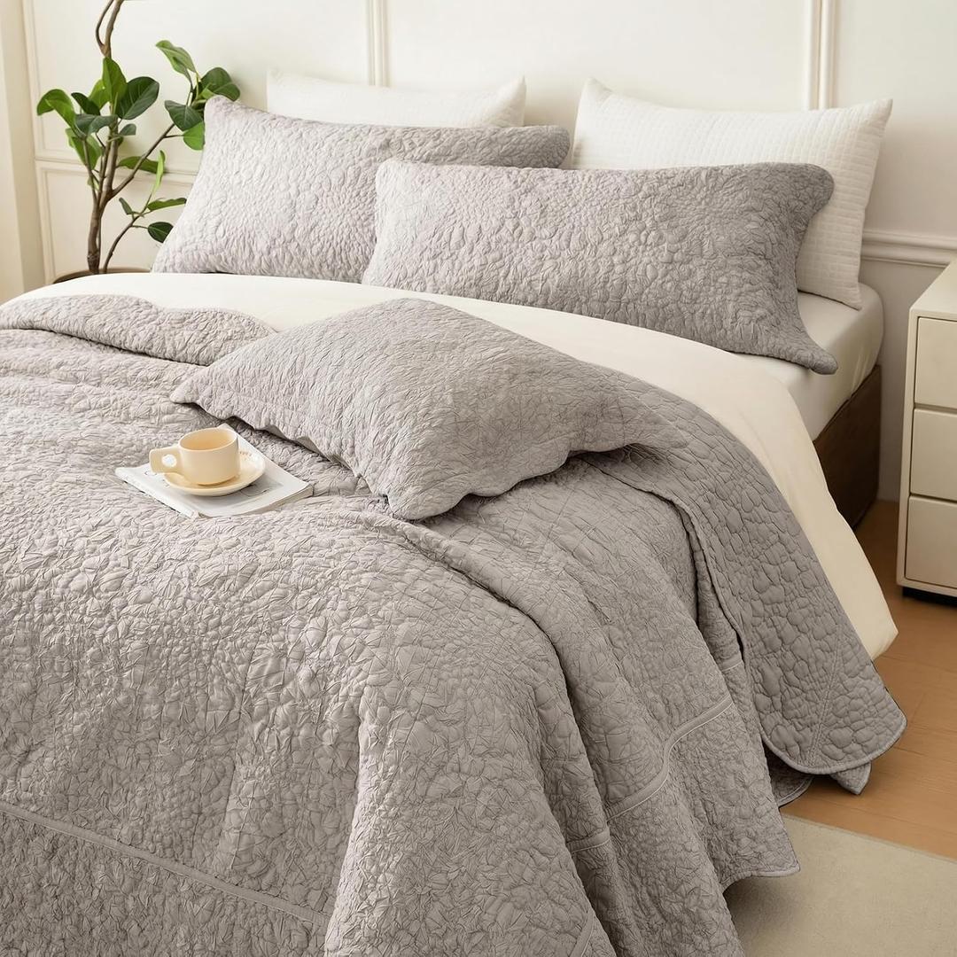 Masaca Oversized King Bedspread 128x120,Linen Colored Crinkled Oversized King Quilt 3Pcs Soft Lightweight Farmhouse Shabby Boho Stone-Washed Scallop Extra Large Quilt Coverlet Bedding Set