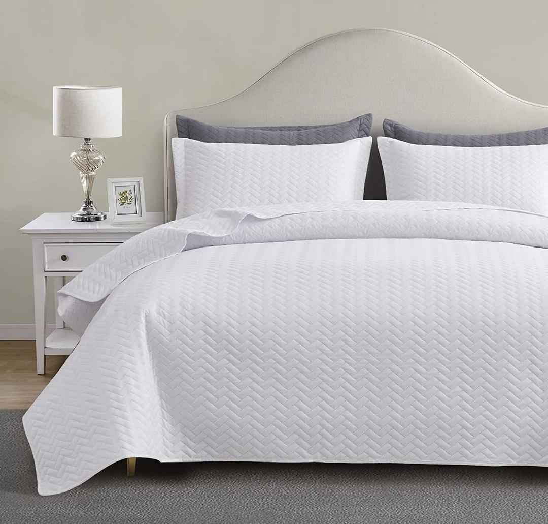 Maple&Stone White Quilt Set Queen Size, Lightweight Bedspread Ultrasonic Chevron Pattern Light Coverlet for All Season Comforter Bedding Decor - 3 Piece Full Bed Cover Sets (Full/Queen (90'' x 96''), Chevron White)