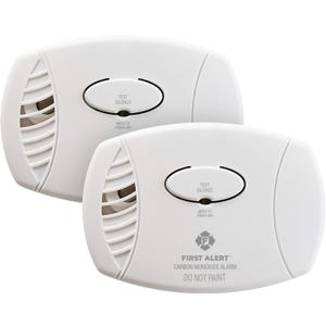FIRST ALERT Carbon Monoxide Detector, No Outlet Required, Battery Operated, CO400, White, 2 Count (Pack of 1)