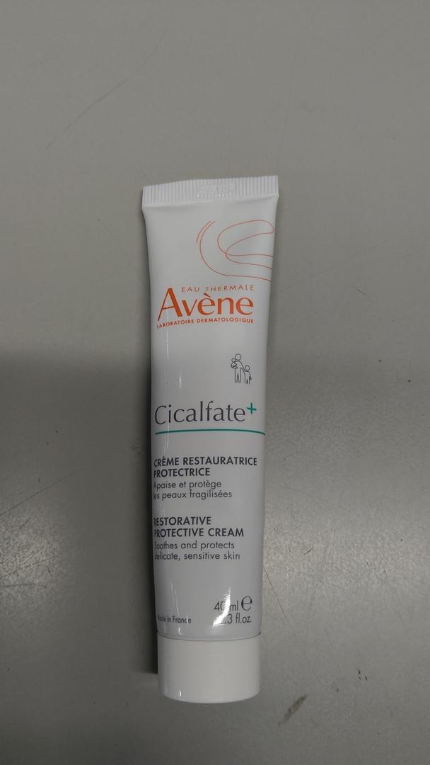 Avène Cicalfate+ Restorative Protective Cream, Face Moisturizer, face cream for sensitive skin, helps restore skin barrier, restorative cream, safe for infants, children and adults, 1.3 Fl Oz