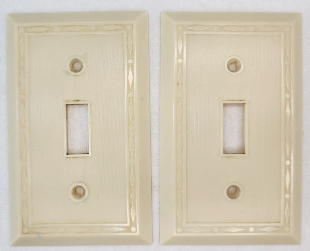 2 Vintage Leviton Art Deco Bakelite Ivory Design Light Switch Covers