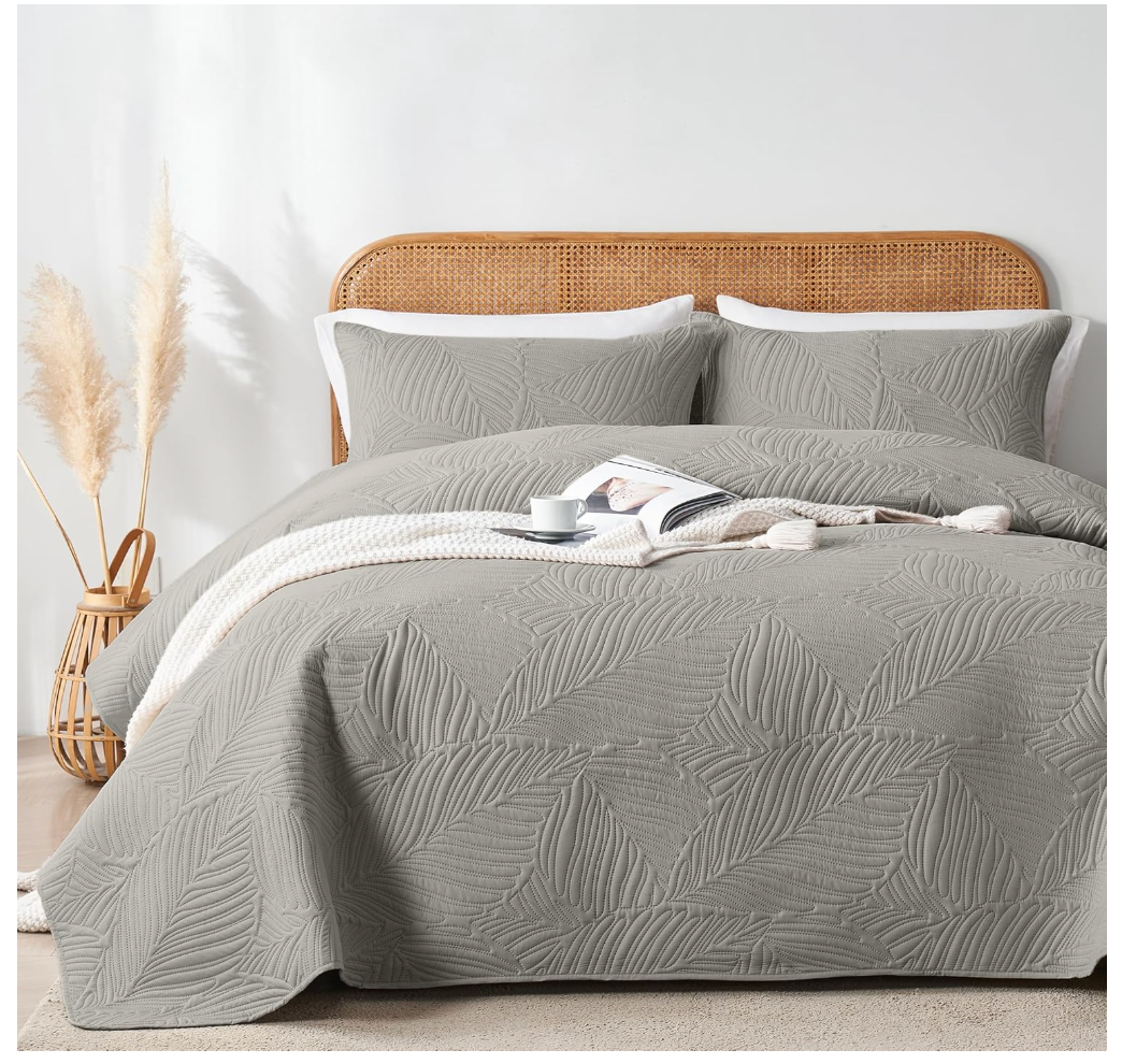 OARAGE Queen Quilt Bedding Set Soft Lightweight Light Grey Bedspread with Leaf Pattern,Ultrasonic Microfiber Bed Coverlet Full Size for All Season (1 Quilt, 2 Shams)