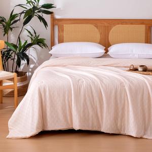 Amazon Basics Cooling Comforter, Soft Lightweight Waffle Weave Blanket for Hot Sleepers, Summer & All Season Bedding to Keep Cool for Night Sweats, 90"x90", Queen, Pink