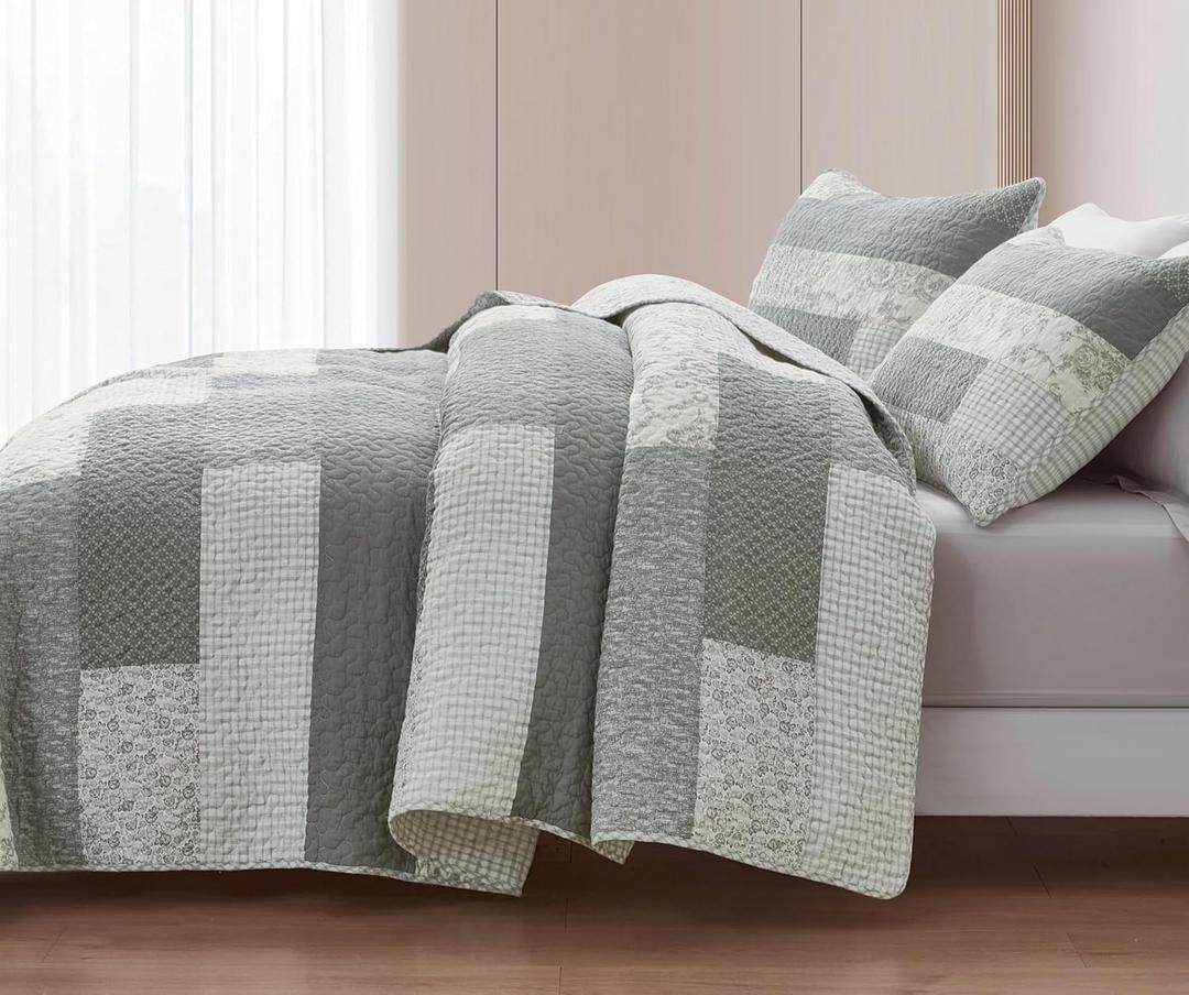 Chezmoi Collection Caleb 3-Piece Muted Gray White Ivory Floral Plaid Rectangular Patchwork Quilt Set - Pre-Washed Cotton Quilted Lightweight Reversible Bedspread for All Seasons, Queen Size