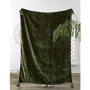 Luxury Crushed Emerald Green Velvet Throw Blanket with Tassels Soft Velvet Boho Sofa Throw for Living Room 120X180 Cms UO