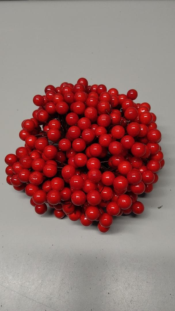 SallyFashion Artificial Red Berries on Wire Stems - 200 Stems with 400 Holly Berries for Christmas Tree, Wreaths, and Crafts