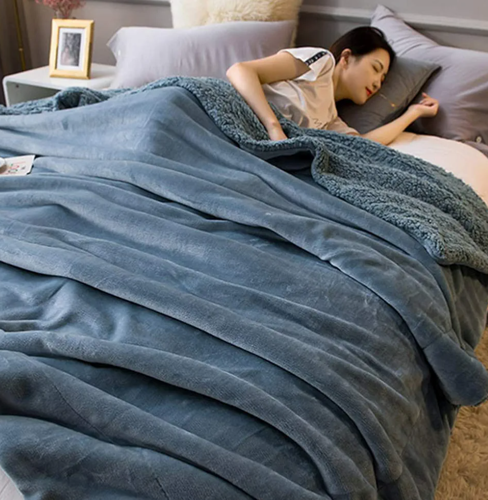 Lamb Wool Blanket, Double-layer Thick Solid Color Milk Velvet Multifunctional Single Sofa Cover Blanket Gift Blanket 90"×94"