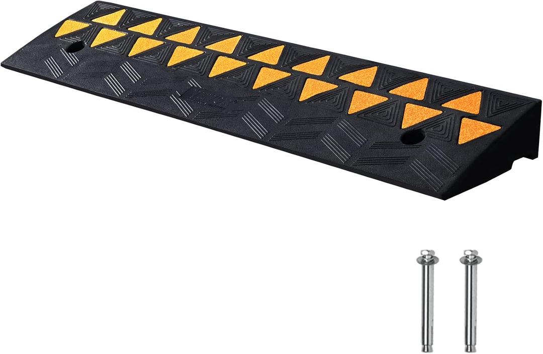 VEVOR Rubber Curb Ramp 3.7" Rise Height Sidewalk Threshold Ramp, 10" Width 39.4" Length Driveway Ramp for Forklifts, Trucks, Buses, Cars, Wheelchairs, Bikes (3.7" H, Black)
