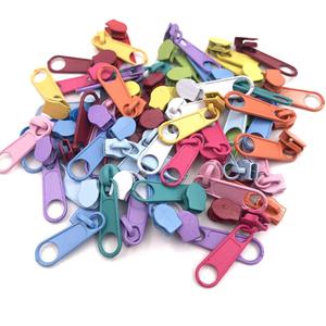 homeemoh 50 Pcs Zipper Pulls for #3 Nylon Coil Zipper Metal Zipper Sliders for Sewing Accessories DIY Crafts, Mix Color