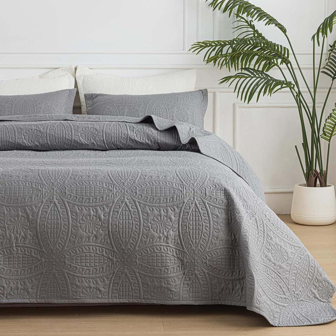 SheRest Queen Quilt Bedding Set - Gray Soft Breathable Bed Quilts, Modern Style Embossed Bedspreads, Lightweight Microfiber Reversible Coverlet for All Seasons-3 Pieces (1 Quilt,2 Pillow Shams)