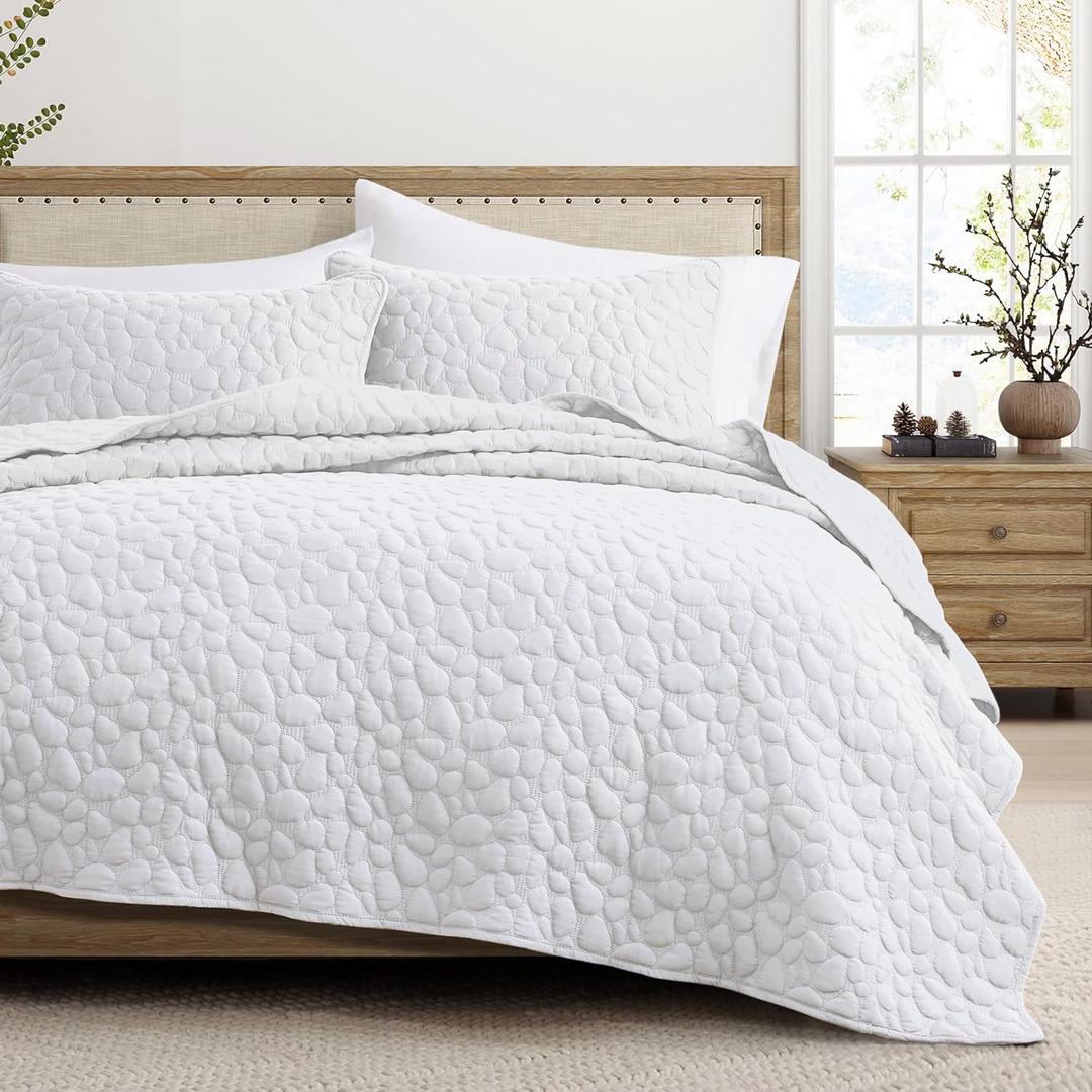 Quilt Bedding Set Oversized King - Lightweight Quilt Summer Farmhouse White, Soft Bedding Bedspread Coverlet Modern with 2 Pillow Shams for Bedroom Bed All Season (Oversized King, Pebble White)
