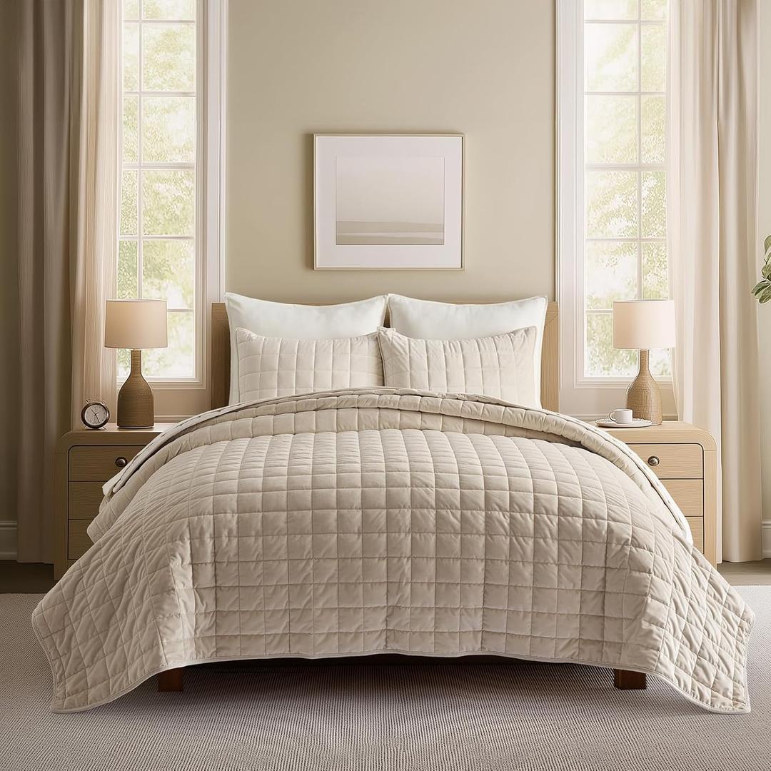 EverGrace Pearl Velvet Quilt King Size Bedding Sets, Luxurious Soft Velvet Comforter Set, Lightweight Box Stitching Oversized Bedspread Coverlet for All Season, with 2 Shams, Birch (King/Cal King (108" x 96"))