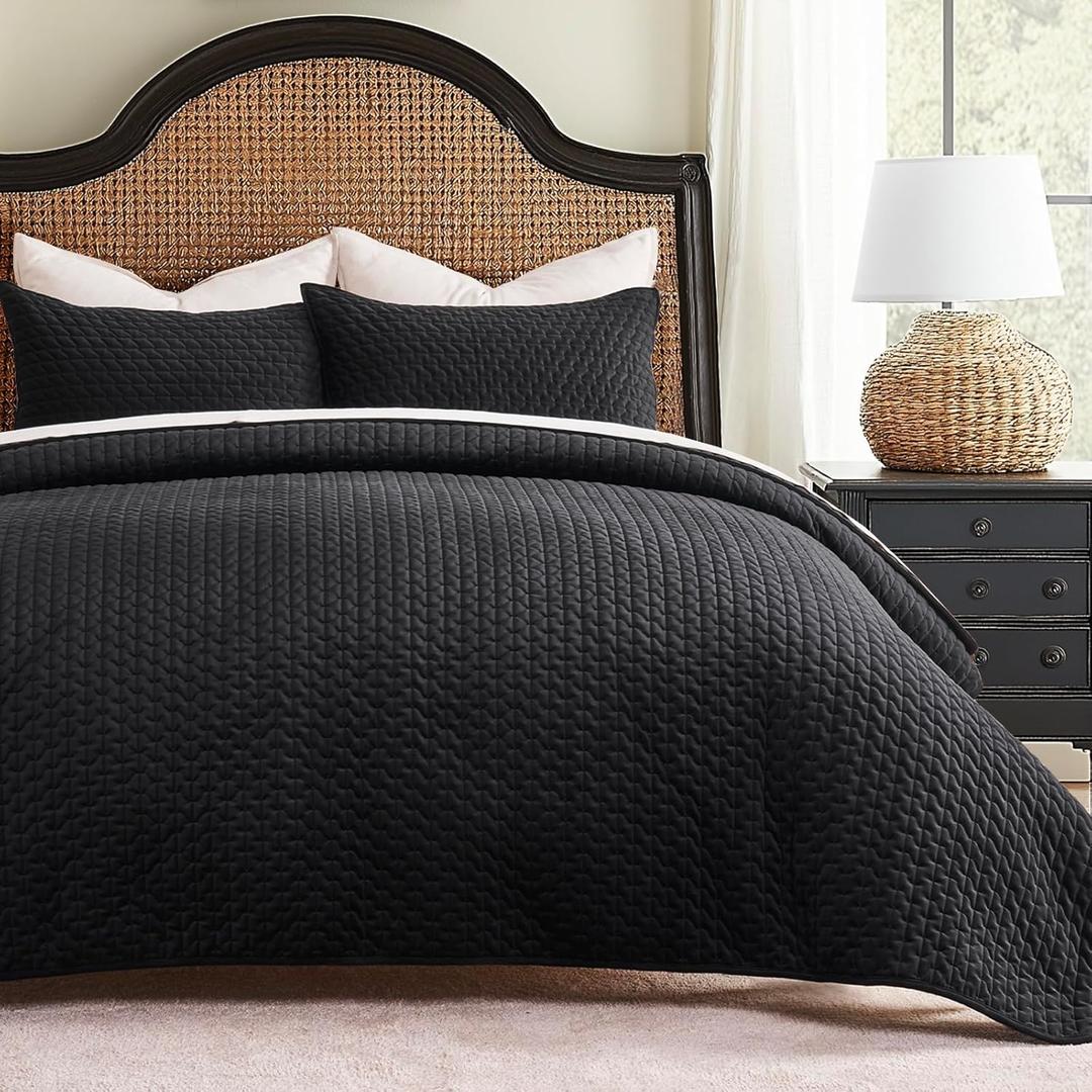 EverGrace Luxury Velvet Quilt Bedding Set Full Queen Size 3 Pieces with Pillow Shams, Soft Cross-Stitch Velvet Comforter Set, Lightweight Coverlet Bedspread for All Seasons, Black