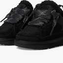 UGG unisex-child T Lowmel
Size 6