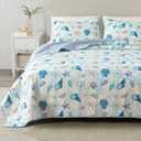 Great Bay Home Twin/Twin XL Coastal Quilt Bedding Set, Summer Coastal Quilt with Sham, Beach 2-Piece Reversible All Season Bedspread Quilt Set. Lightweight Nautical Quilted Coverlet. Coral