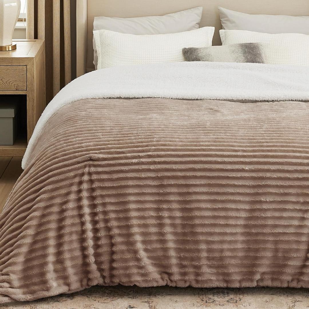 Bedsure Sherpa Blanket Twin Size for Couch - Super Soft, Cozy Thick Warm Blanket for Winter, GentleSoft Plush & Fluffy Christmas Throw Gift for Women, Room Decor, Mocha Meringue, 60x80 Inches