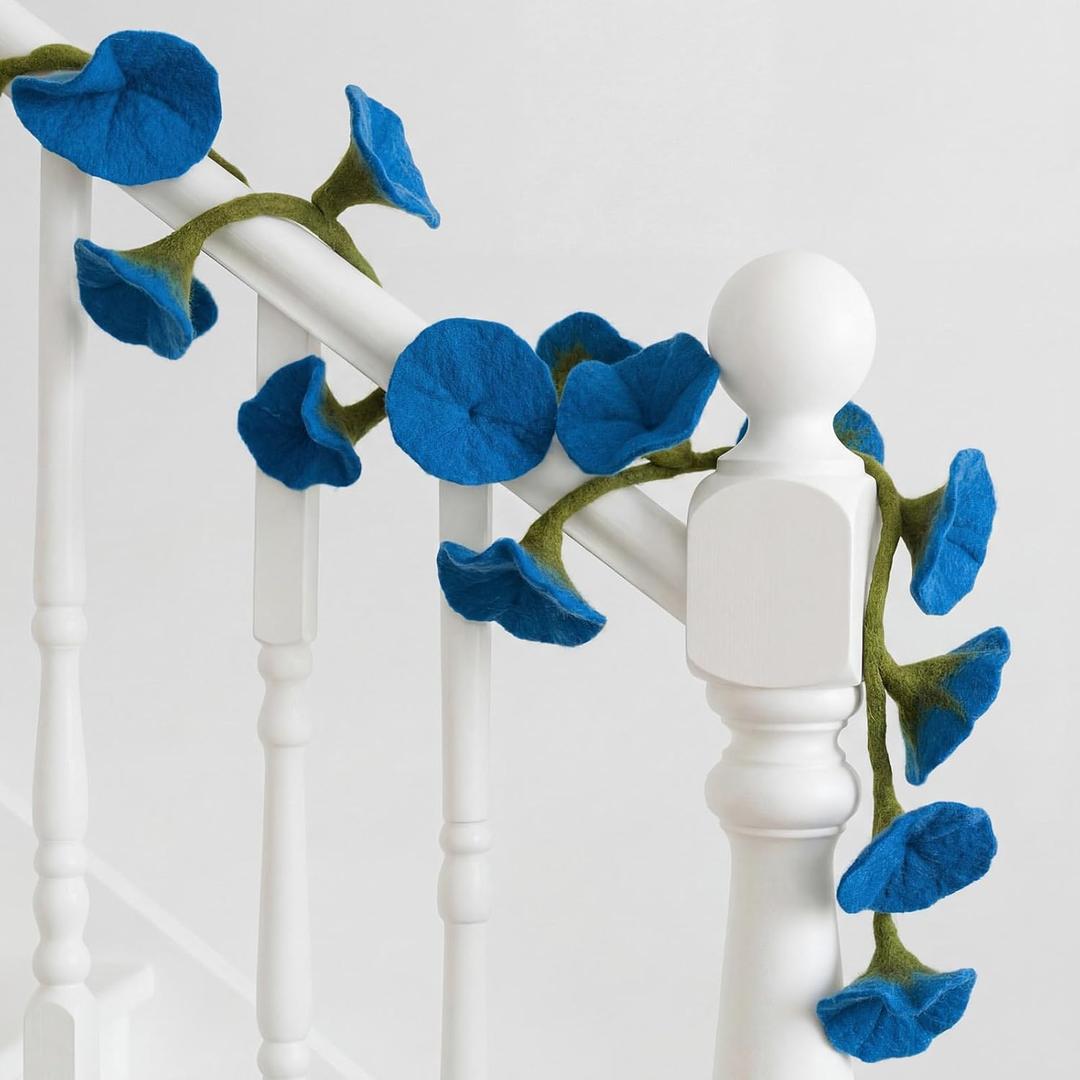 XunYee 5.6 ft Wool Felt Flower Garland Hand Felted Flower Strings for Wedding Party Floral Decor Mantle Decorations (Blue,1 Pack)