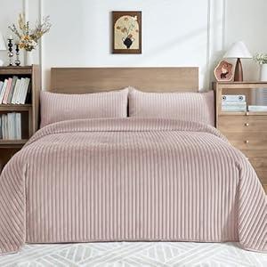 ROMROL Luxury Velvet Quilt Set King Size 3 Pieces，Soft Cozy Oversized Striped Velvet Comforter Set with 2 Pillow Shams，Lightweight Coverlet Bedspread Bedding Set for All Seasons(Taupe, 96"x108")