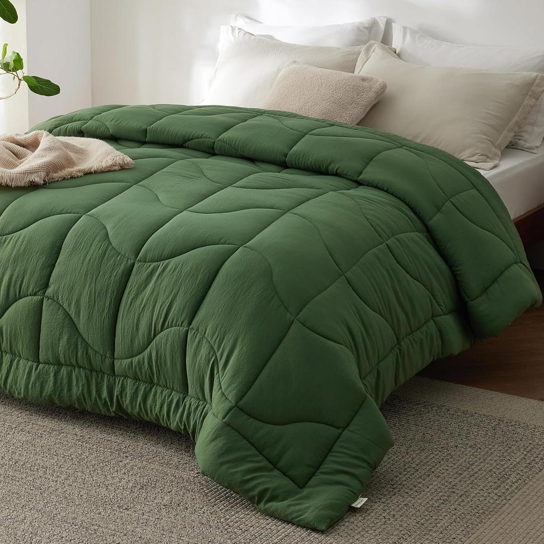 Bedsure King Comforter - Comforter King Size for All Season, Ultra-Soft Down Alternative & Prewashed Duvet Insert with 4 Tabs - Machine Washable, Oliver Green, 90x102 Inches
