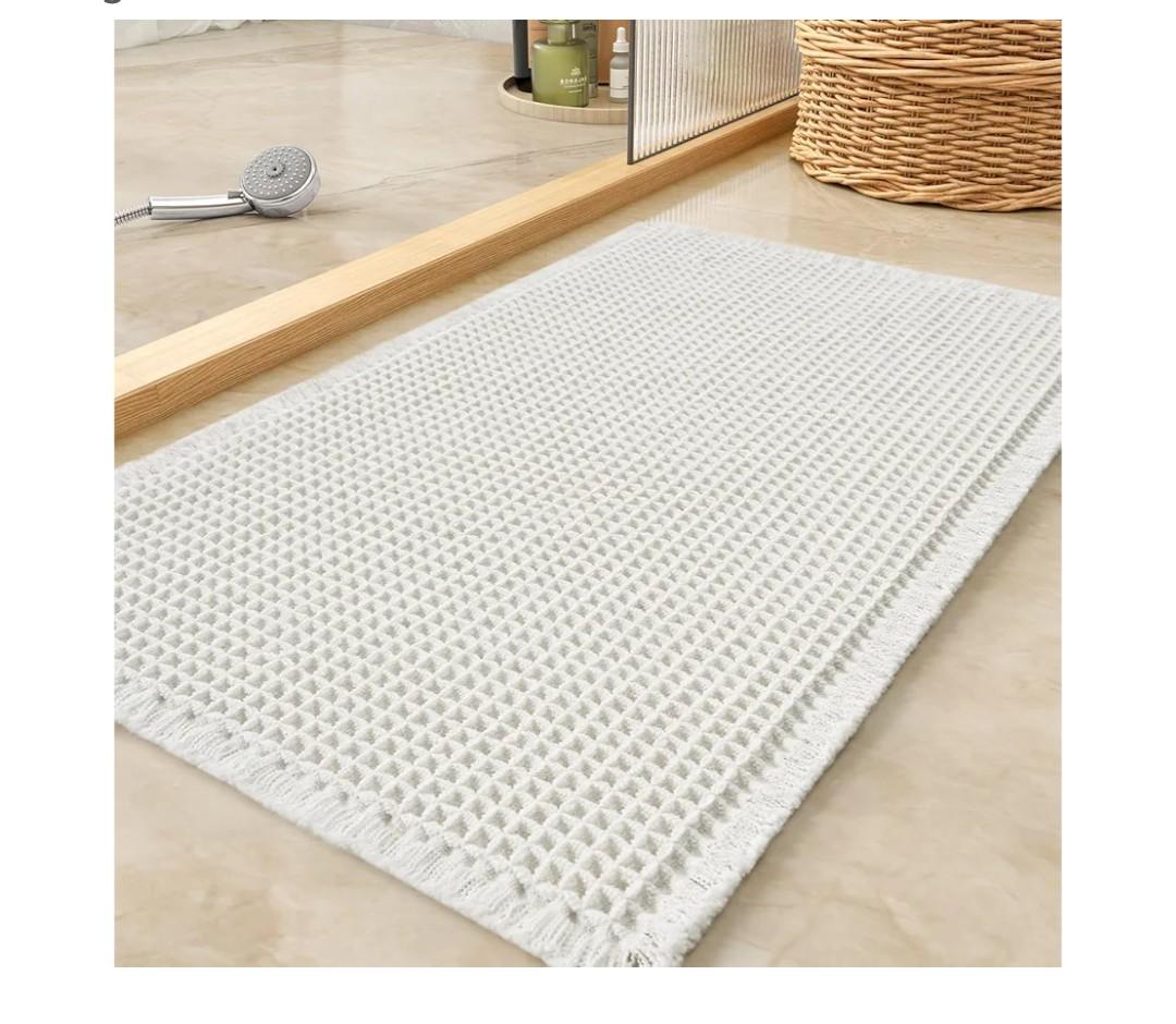 Waffle Bath Mat, Super Absorbent Non Slip Bath Mat Ultra Soft Bathmat Machine Washable Bath Rugs with Tassels, Beside Tub, 18" x 30", White