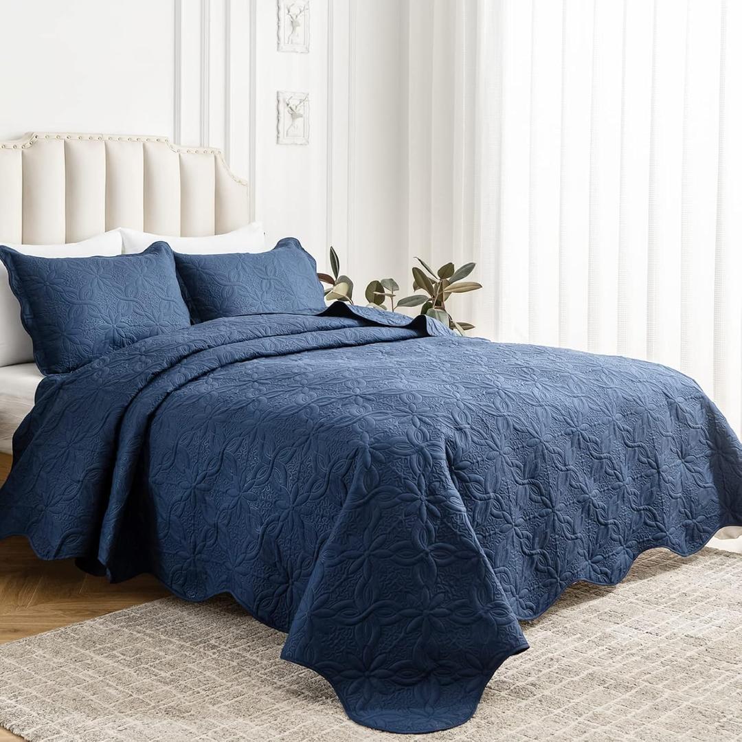Auemtyn Twin/Twin XL Size Quilt Set 2 Pieces, Soft Lightweight Summer Bedspread, Reversible Microfiber Bed Coverlet for All Seasons, Navy Blue, Floral Pattern (1 Quilt, 1 Pillow Sham)