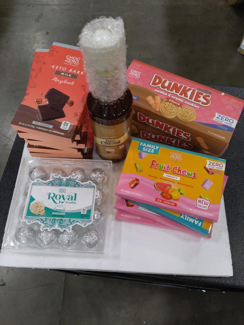 Keto Bark Chocolate 8 PCS, Fruit Chews 4 PCS, Irish Cream 1 PC, Dunkies Vanilla & Creme Cookies 2 PCS, Royal Truffle 1 PC, Exp Date April 26, 2026