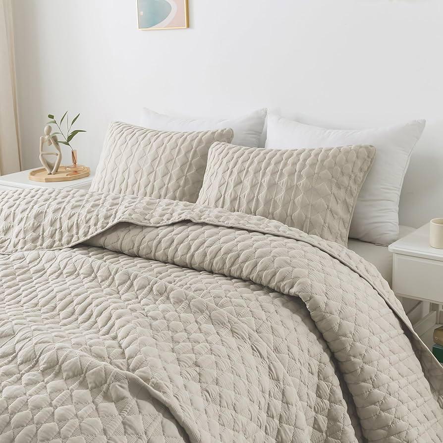 WDCOZY Ivory Oversized California Cal King Size Quilt Bedding Sets with 2 Pillow Shams, Lightweight Soft Bedspread Coverlet Bed Cover for All Season, 3 Pieces, 116x106 inches