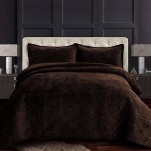 Tribeca Living Oversized Velvet Quilt, Three Piece King Bed Set, 260GSM Soft Velvet Quilted Set Includes One Quilt & Two Sham Pillowcases, Capri, Chocolate