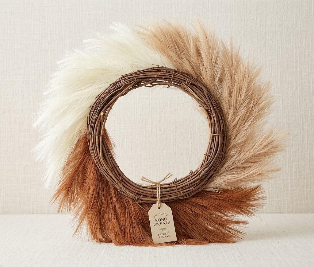 Perfnique Pampas Grass Wreath, 25'' Faux Pampas Wreath for Front Door, Artificial Pampas Wreath for All Seasons, Boho Wall Decor, Farmhouse Pampas Grass Garland, DIY Wreath Arrangement (Ivory&Taupe)