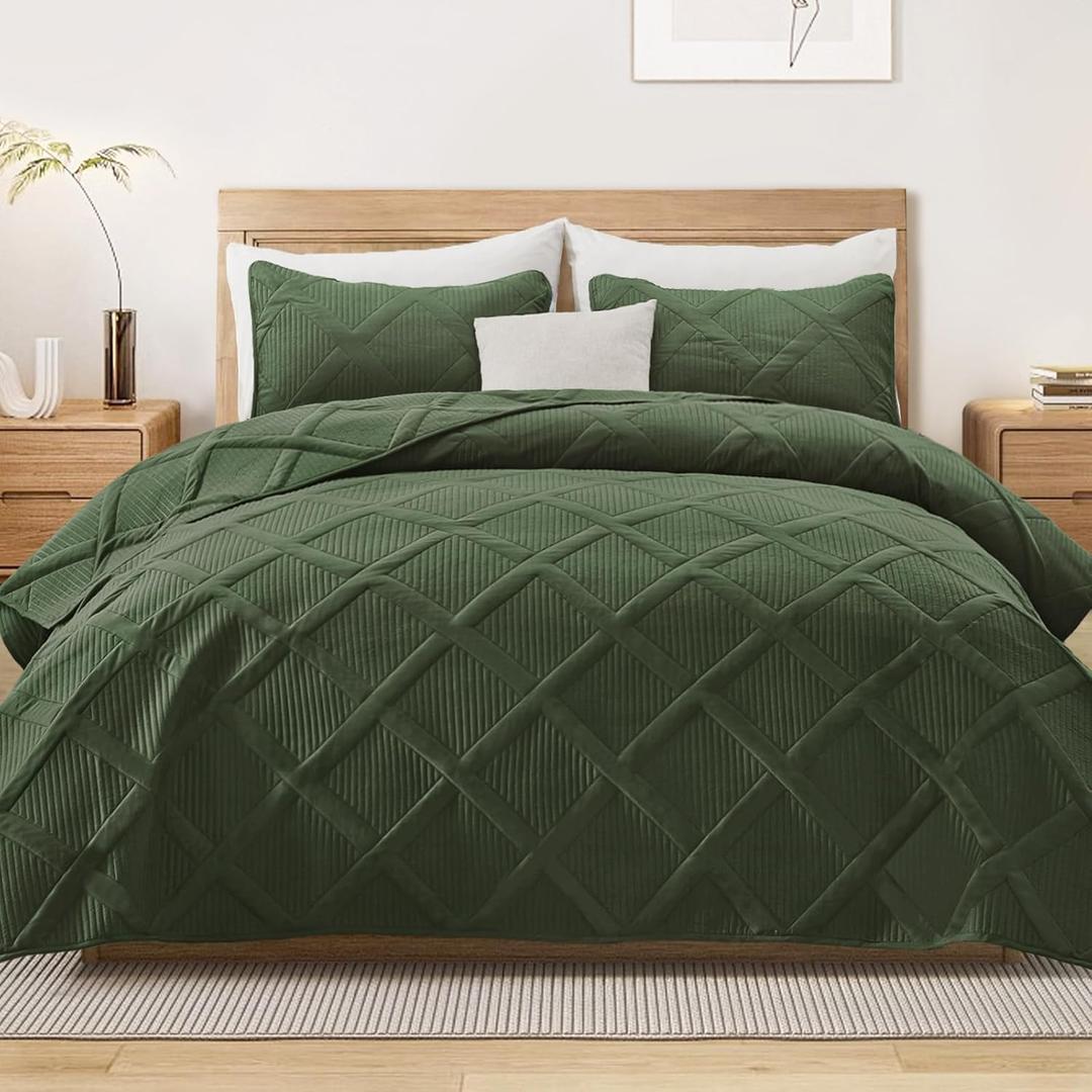 Exclusivo Mezcla Quilts Queen Size - Olive Green Quilt Set Bedspread with 2 Pillow Shams, Modern Bedding Set with Striped Pattern, Soft Lightweight Bedspreads Queen Size for All Seasons (Queen (90"x96"))