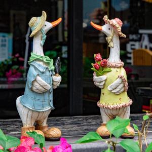 Garden Statues Couple Duck, Funny Cartoon Duck Garden Statues Indoor Outdoor Decorations Cute Ducks Art Dcor Goose for Yard Home Garden Patio and Office (2- Pack) (Couple Duck 3.14*3.9*11inch)