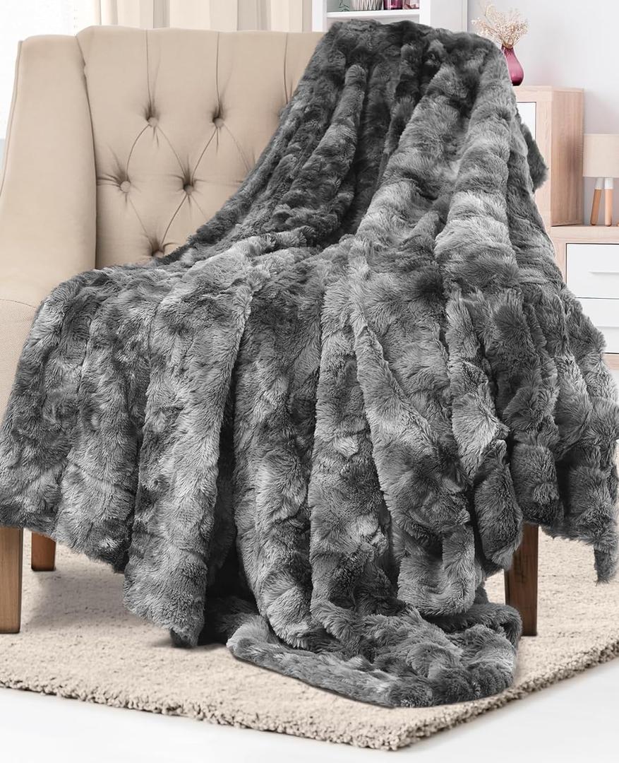 Everlasting Comfort Soft & Comfortable Gray Faux Fur Throw Blanket for Couch - (50"x65") Minky & Fluffy Fall Blankets & Throws, Plush Fuzzy Cover for Bed, Sofa & Living Room - Cozy Home Decor