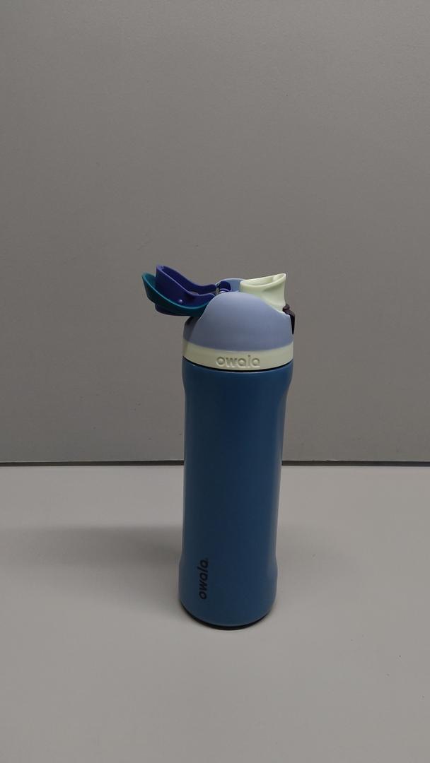 Owala FreeSip Insulated Stainless Steel Water Bottle with Straw, BPA-Free Sports Water Bottle, Great for Travel, 24 Oz, Denim