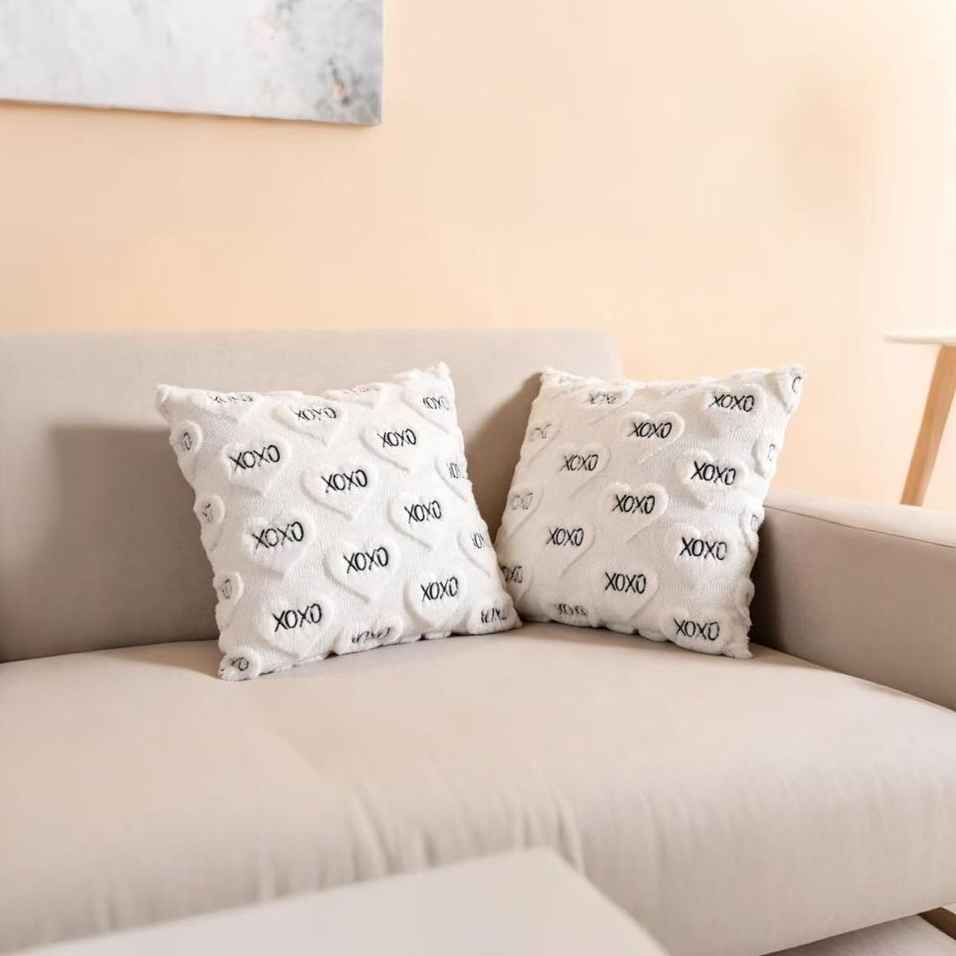 Valentine's Day Pillow Covers 18x18 Inch Set of 2 White Soft Plush Faux Fur Jacquard Throw Pillows XOXO Decorative Farmhouse Wedding Cushion Cases for Couch Sofa Cushion Case Home Wedding Anniversary