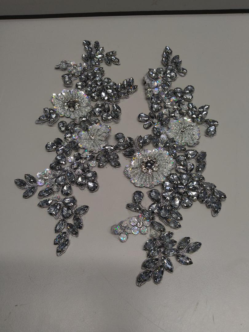 FINGERINSPIRE 2 PCS Handmade Beaded Crystal Patches Sparkly Sewing Floral Rhinestone Lace Applique Patch Clear Glass Rhinestones Embroidery Lace Patches for Wedding Dress Decoration Clothes Accessory