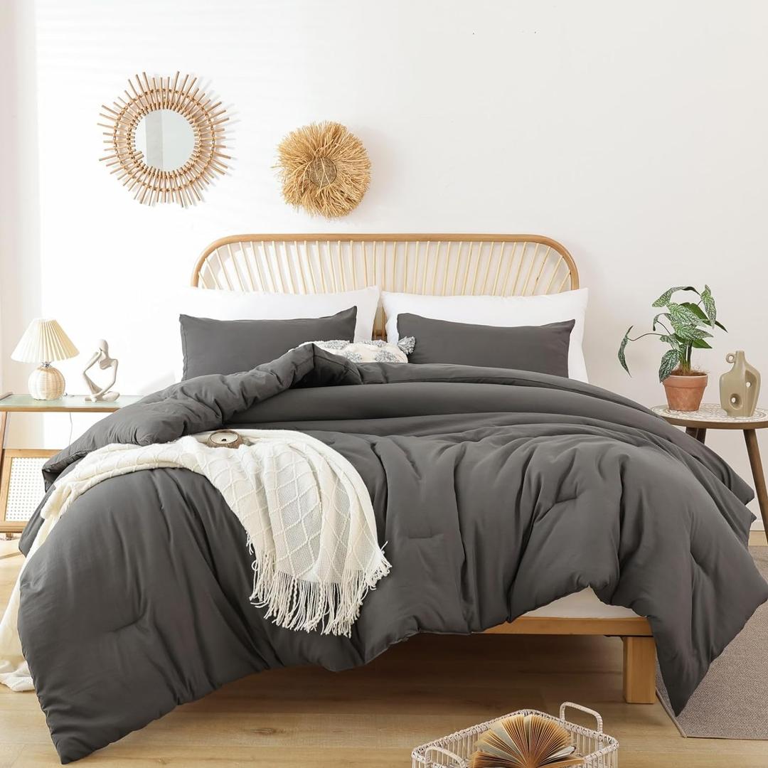 ROSGONIA Queen Comforter Set Charcoal Grey, 3pcs (1 Dark Gray Comforter & 2 Pillowcases) All Season Soft Bedding Lightweight Bedspread Blanket Quilt, Queen Comforter 90"x90"