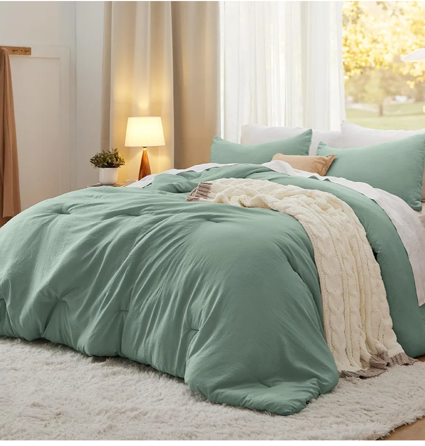 Bedsure Full Size Sage Green Soft Prewashed Bedding for All SeasonsWarm Down Alternative Bed, 1 Lightweight Comforter (82"x86")