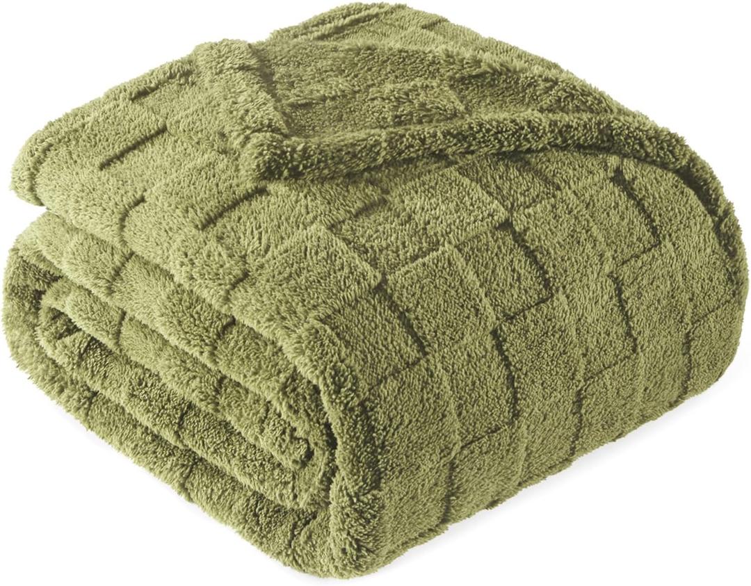 Exclusivo Mezcla Queen Size Flannel Fleece Blanket, Super Soft and Warm Lightweight Checkered Pattern Blankets for All Seasons, 90x90 Inches, Olive Green