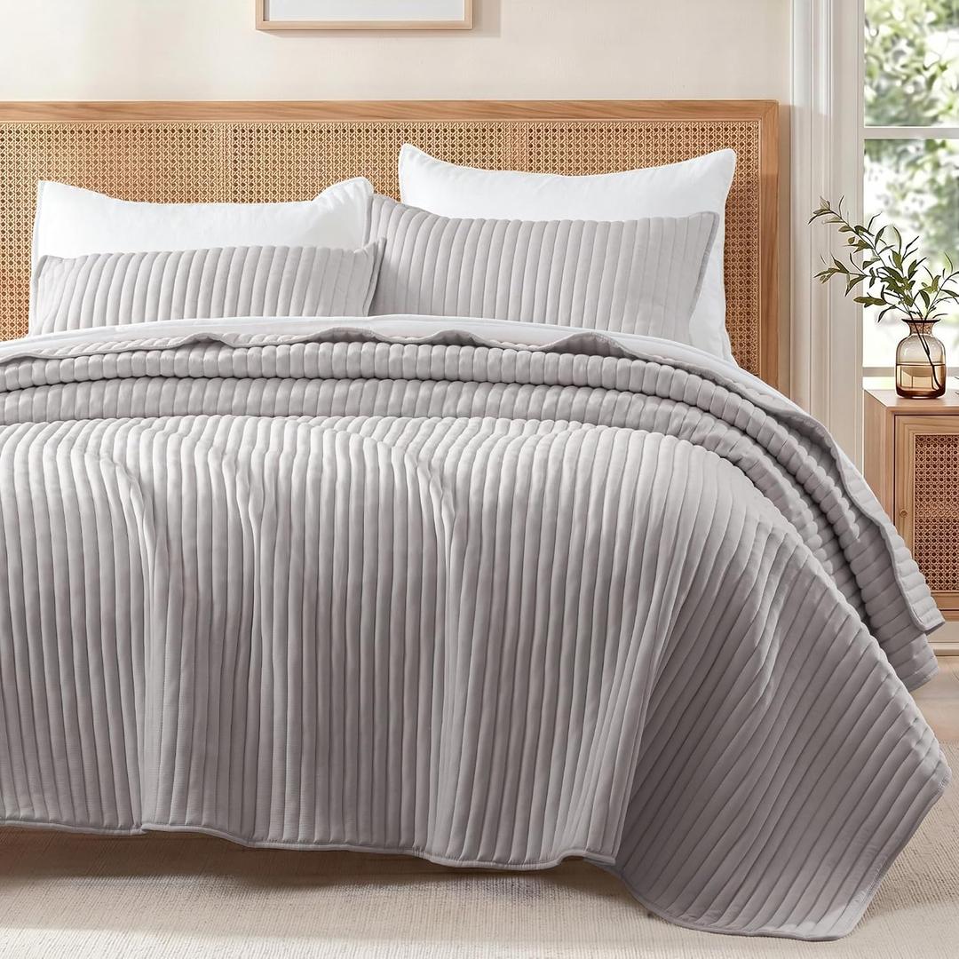 Exclusivo Mezcla Full Queen Quilt Bedding Set, Lightweight Stripe Quilted Quilts Queen Size for All Seasons, Soft Microfiber Bedspreads Coverlets Bed Cover (Light Grey, 90"x96")