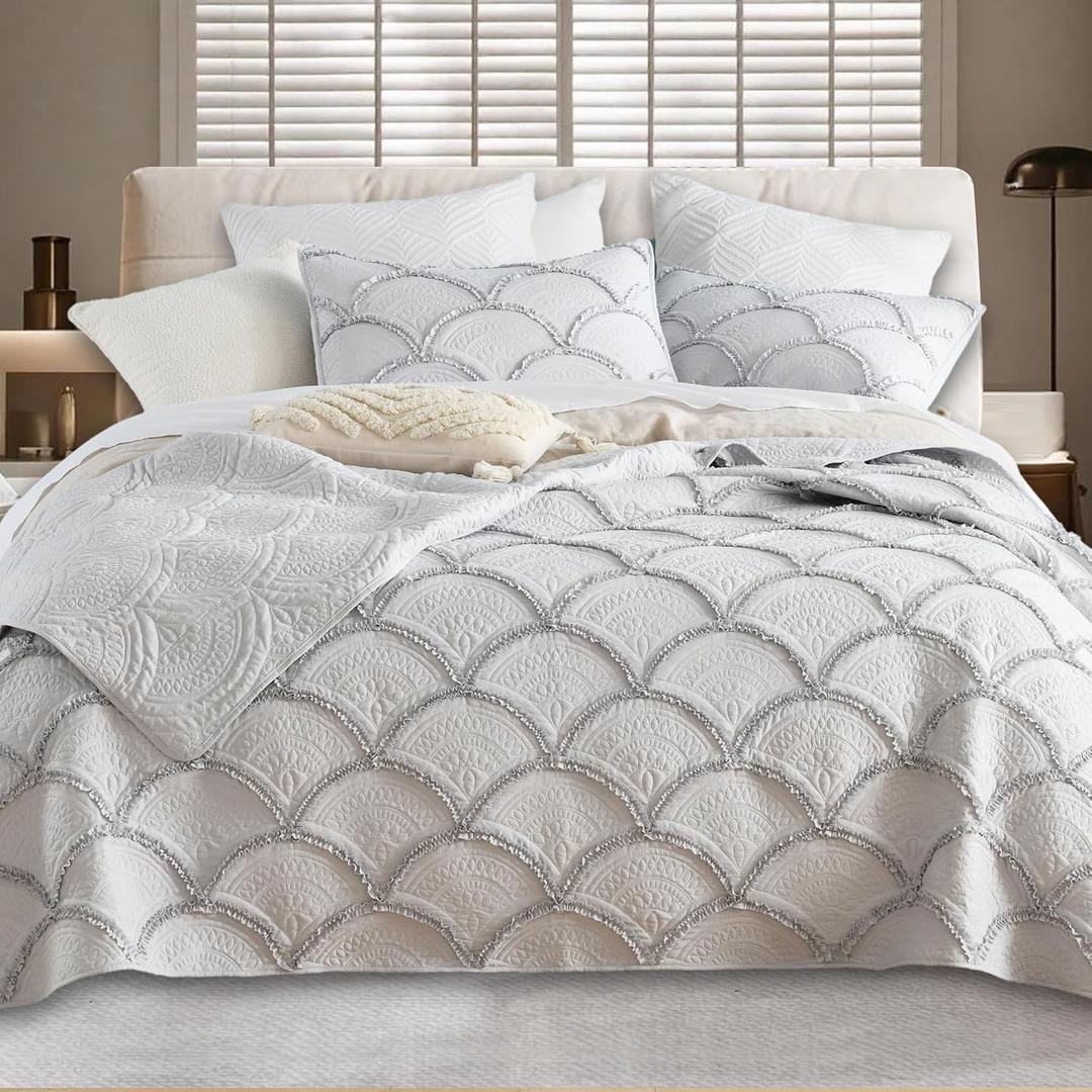 Queen Size Quilt Set, Comforter Set Gray Lace Bedspread, Washable Soft Coverlet Reversible Lightweight Bedding Sets with 2 Pillow Shams, (90"x90", 3 Pieces)