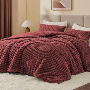 BEDELITE Fluffy Queen Comforter Set - Burgundy Fleece Soft Comforter for Queen Size Bed, Luxury Warm Bedding Set for Winter, Fuzzy Bed Set 3 Pieces (1 Comforter, 2 Pillowcases) (Queen(88"x88"))