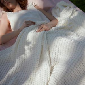 Bedsure Cooling Cotton Waffle Queen Size Blanket - Lightweight Breathable Summer Blanket of Rayon Derived from Bamboo for Hot Sleepers, Luxury Throws for Bed, Couch and Sofa, Ivory, 90x90 Inches (Queen (90" x 90"))
