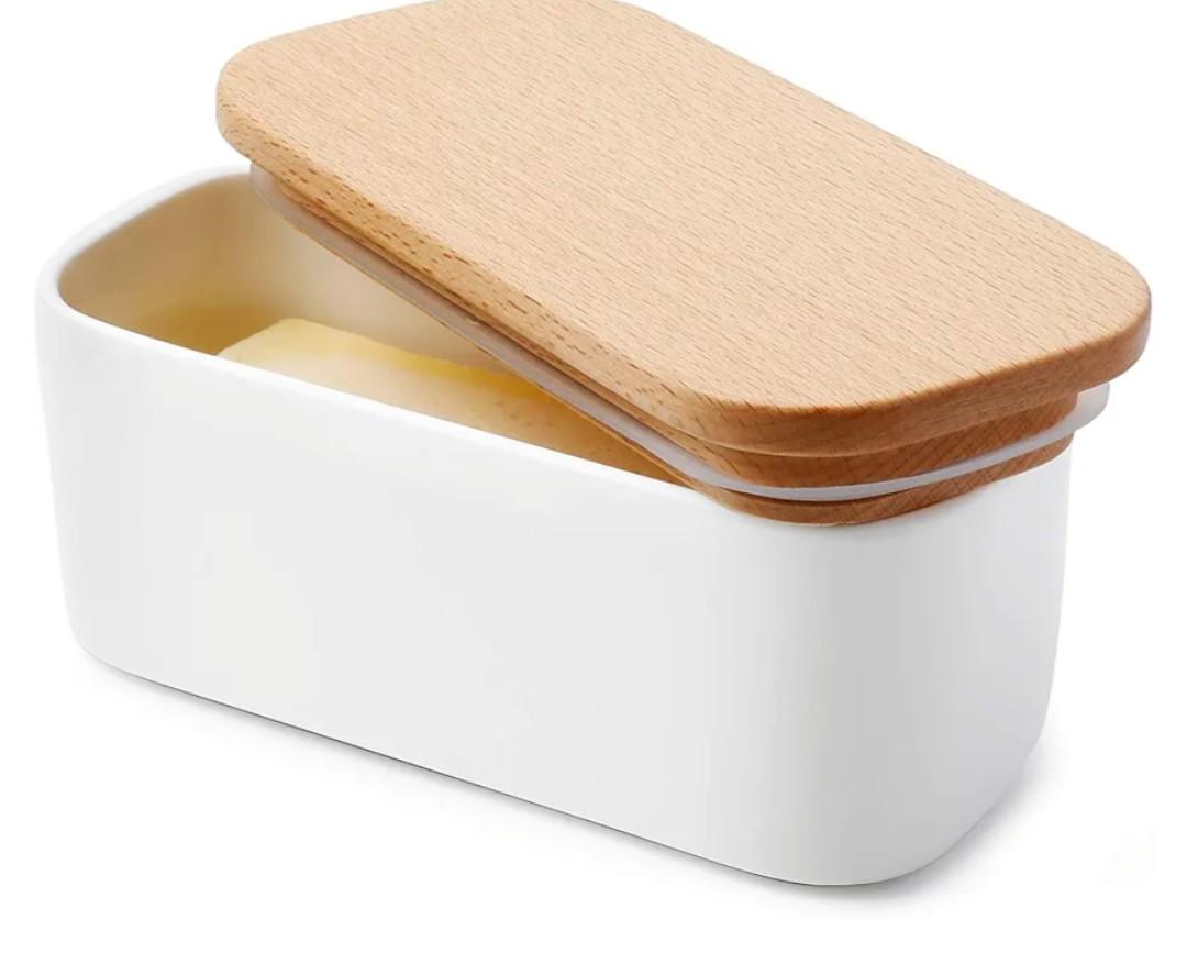 Sweese Small Butter Dish with Lid for Countertop, Airtight Butter Keeper Holds Up to 1 Sticks of Butter, Porcelain Butter Container for Kitchen Decor and Accessories for Kitchen Gift, White