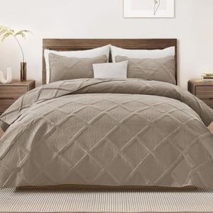 Exclusivo Mezcla King Size Quilt Set with Modern Striped Pattern, 3 Pieces Summer Lightweight Taupe Quilts Bedding Set, Soft Bedspreads Coverlets for All Seasons (King (104"x96"))
