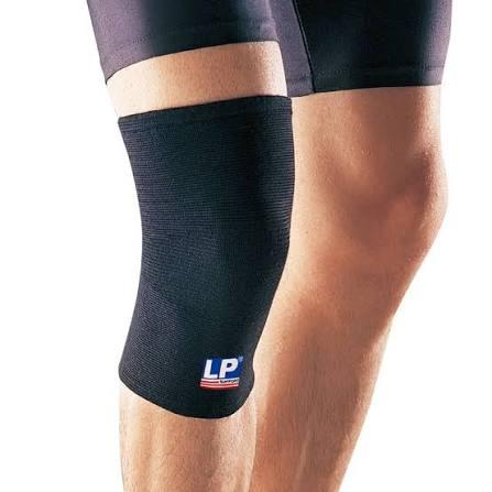 LA POINTIQUE Four-Way Stretch Knee Sleeve Support Brace with Compression, Black - Large