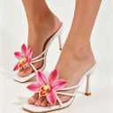 MakeMeChic Women's Open Toe Floral Kitten Heels Flower Summer Beach Sandals, Size 41 (White)