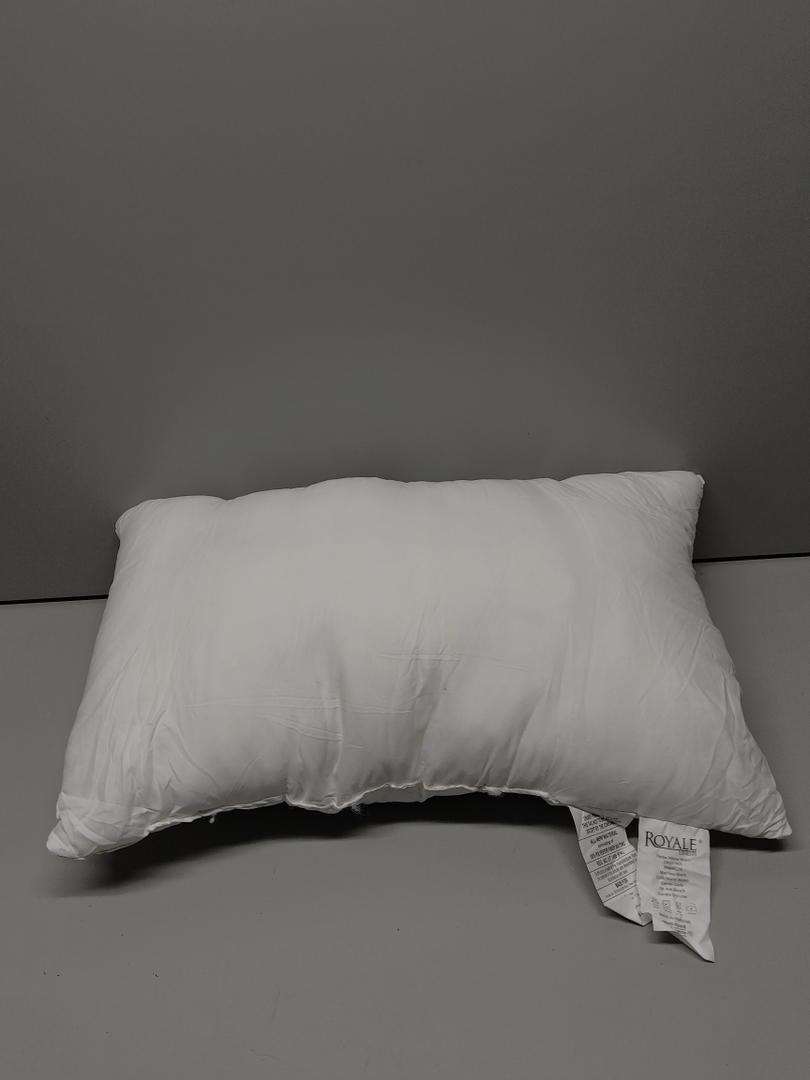 ROYALE LINENS 14 X 22 Pillow Insert - Down Alternative Throw Pillows Insert - Rectangle Pillow Pack of 1 White - Bed & Couch Pillows - Inner Cushion for Bed, Cushion for Living Room - Shams Stuffer