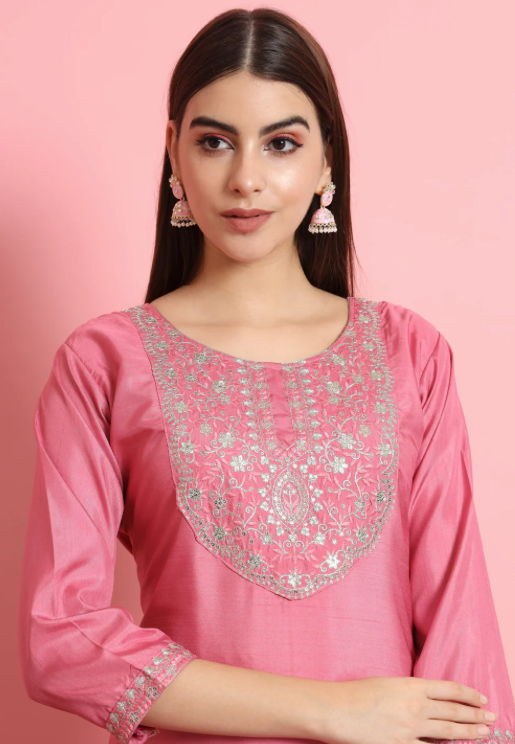 VredeVogel Women's Silk Blend Embroidered Kurta (Medium)