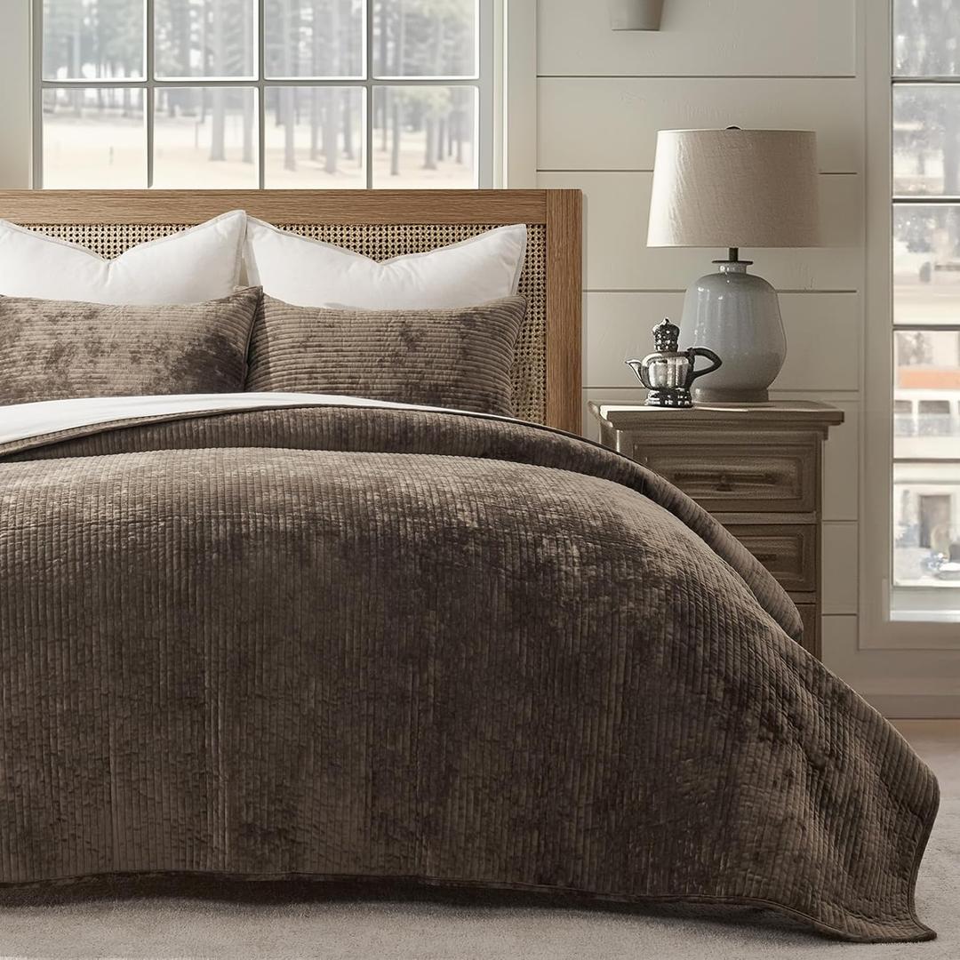EVERGRACE Velvet Quilt Set King Size, Luxurious Soft Quilted Bedding Sets, Lightweight Velvet Comforter for All Season, Striped Channel Bedspread Coverlet with 2 Shams, Mushroom Brown