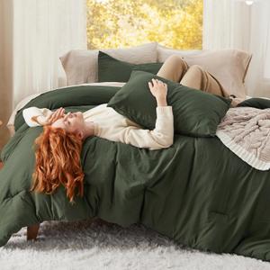 Bedsure Queen Size Comforter Set, Dark Green Soft Prewashed Bedding for All Seasons, 3 Pieces GentleSoft Warm Down Alternative Bed Set, 1 Lightweight Comforter (90"x90") and 2 Pillowcases (20"x26")